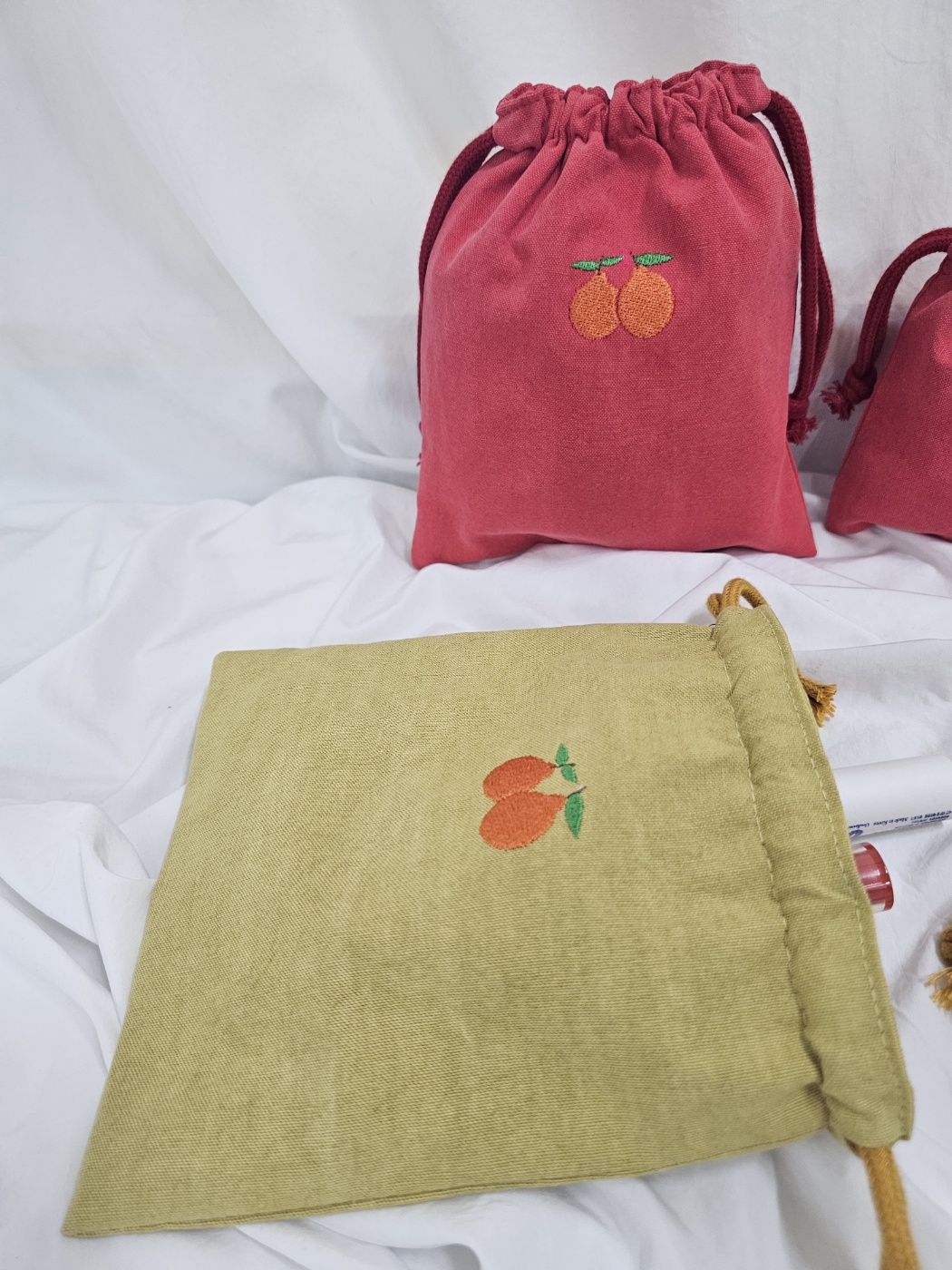 한라봉자수파우치  제주도소품 스트링파우치 여행선물추천 피그먼트고급원단사용